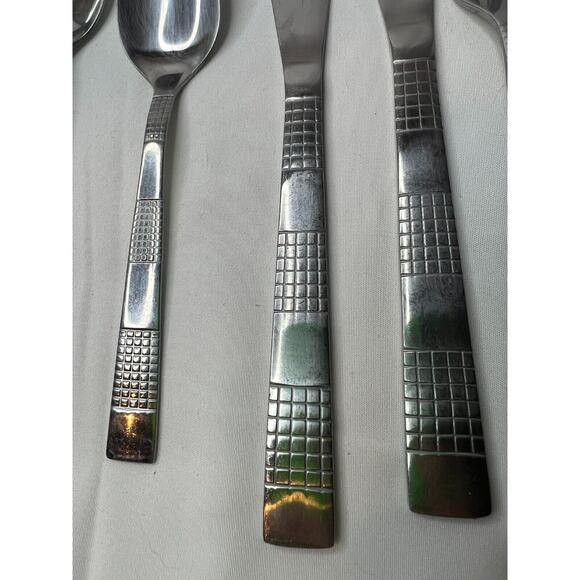 Chic by J A Henckels Zwilling 2 Knives 2 Spoons 1 Teaspoon 2 Forks Replacement - Picture 3 of 11